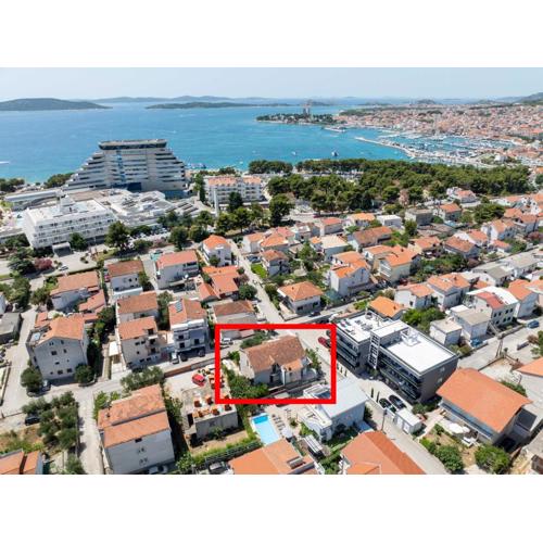 Apartments with parking spaces Vodice - 22290