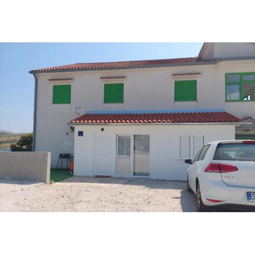 Apartments with parking spaces Vrpolje, Sibenik - 24474