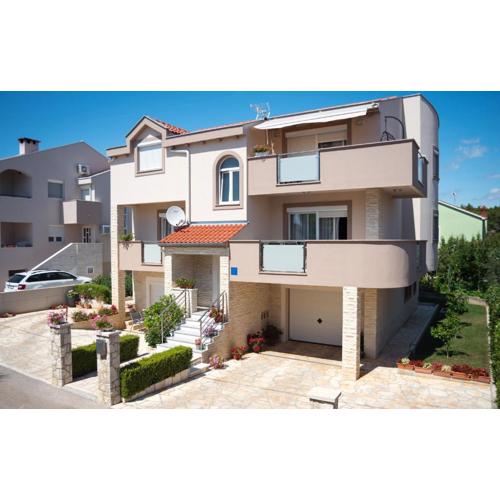 Apartments with parking spaces Zadar - 18809