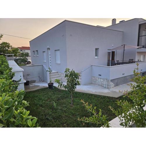 Apartments with parking spaces Zadar - 23478