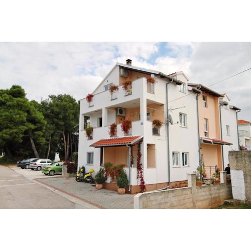 Apartments with parking spaces Zadar - 5816