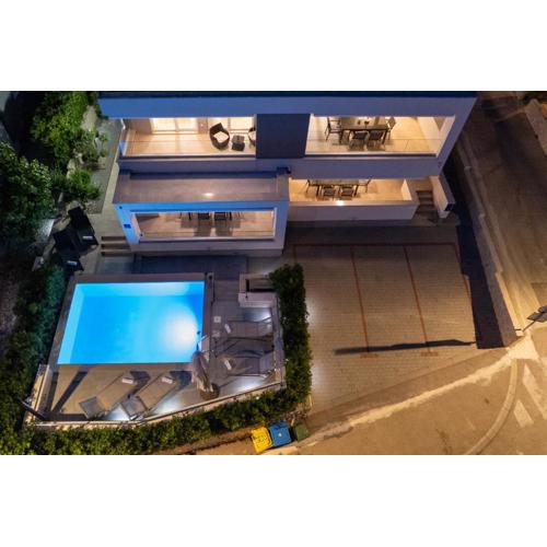 Apartments with pool Villa Zora