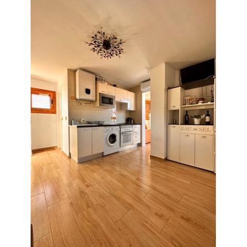 Apartments with sea view, 4 persons, swimming pool and BBQ