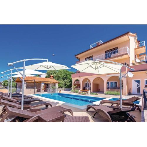 Apartments with swimming pools Novi Vinodolski - 22488
