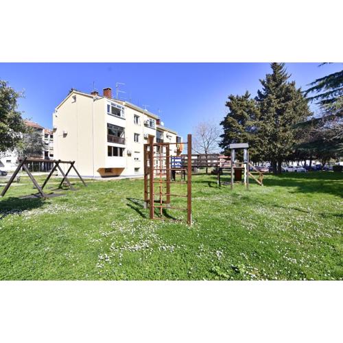 Apartments with WiFi Umag - 24206