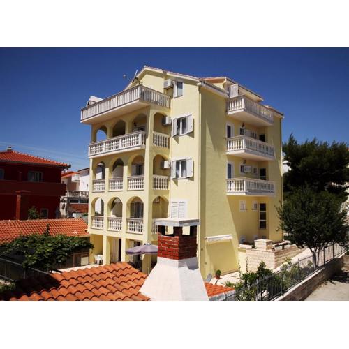 Apartments Zdravko