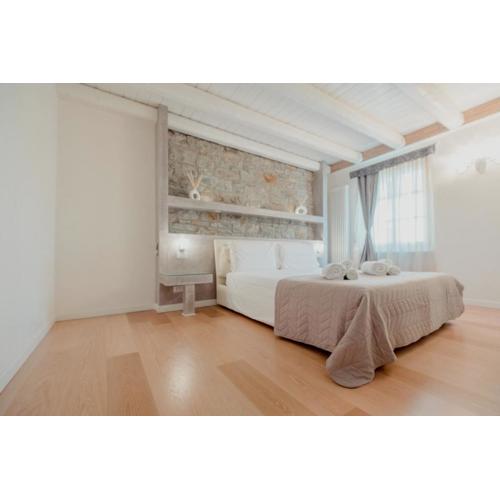 Aphrodite Luxury APT with Jacuzzi