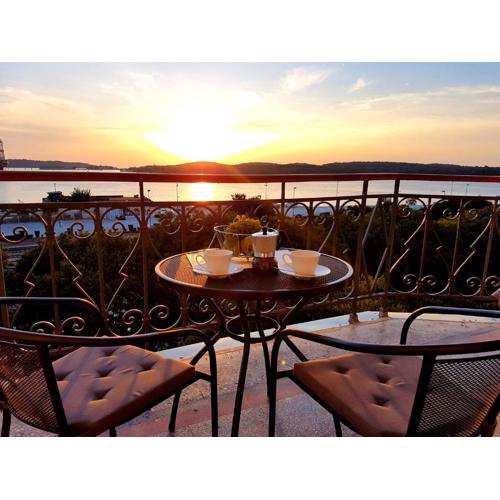 App Obrovac in the centre - with amazing sea view!