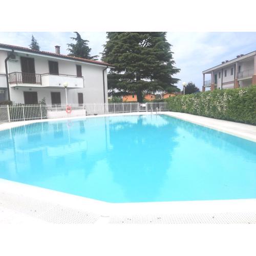 Appartamento a Peschiera del Garda con piscina