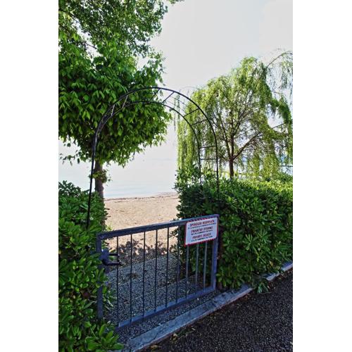 Appartamento con spiaggia privata vista lago nuovissimo