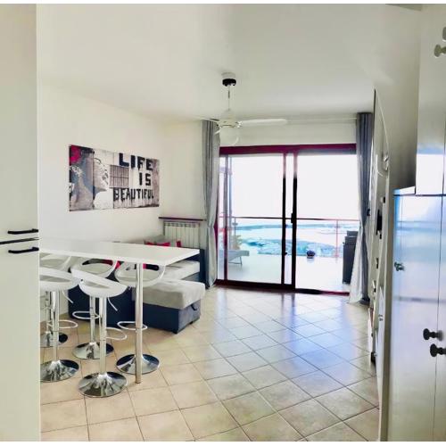Appartamento con suggestiva vista mare a Sanremo