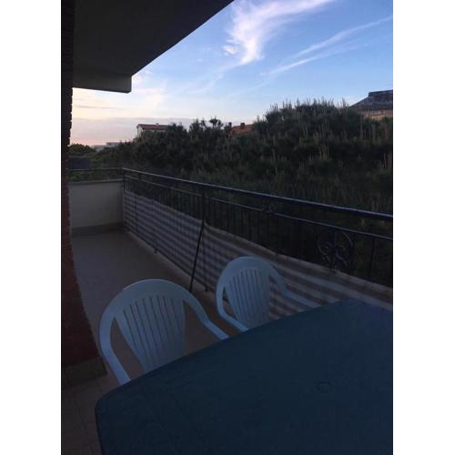 Appartamento con terrazza centralissimo a 100 mt dal mare