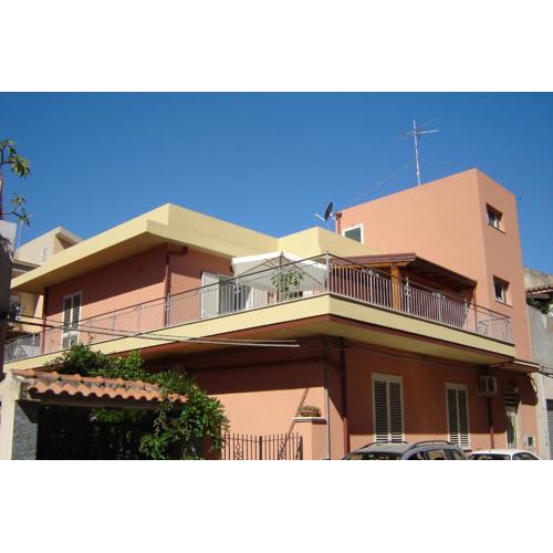 Appartamento con terrazza in villetta privata