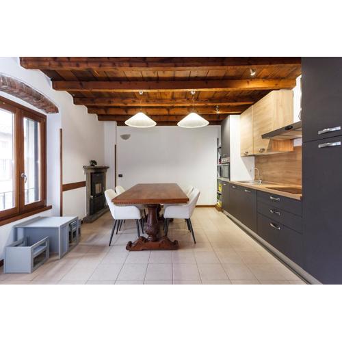 Appartamento con travi a vista