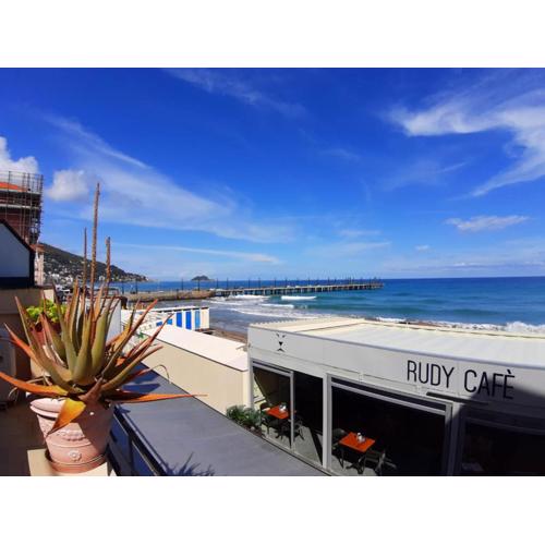 appartamento fronte mare con terrazzo