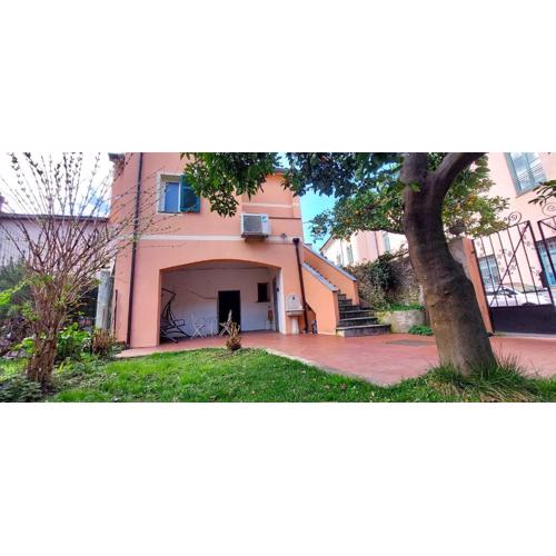 Appartamento Luigia Finalborgo bike room tour ebike trekking