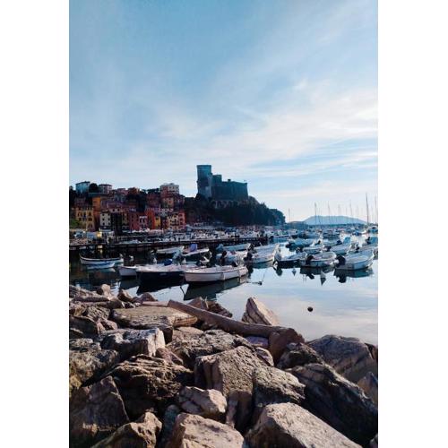 Appartamento N6 San Terenzo Lerici-4 posti letto-parcheggio privato- aria condizionata