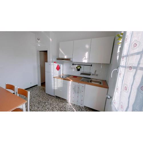 APPARTAMENTO ROSSO - OVER THE RAINBOW APARTMENTS - LIDO di JESOLO -4 POSTI LETTO