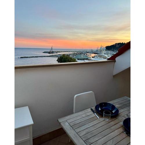 Appartamento sul mare con box auto