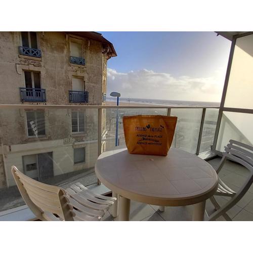 Appartement 1 ch. pour 4 pers. avec balcon, proche commerces et garage privé à Saint-Jean-de-Monts - FR-1-323-316