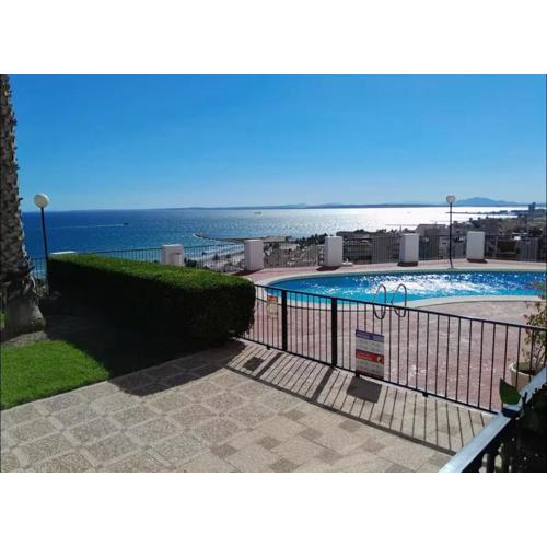 Appartement 2 chambres, piscine et vue mer
