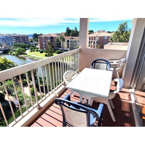 Appartement 2 pièces avec parking et wifi, centre-ville Sainte-Maxime - FR-1-780-69