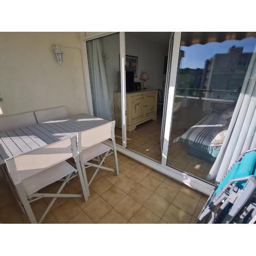 Appartement 2P avec balcon, piscine et parking proche centre de Sainte-Maxime - FR-1-780-40