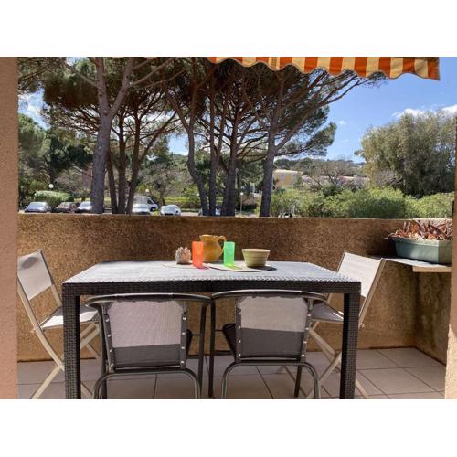 Appartement 2P avec Mezzanine, Balcon, Parking Privé - À 200m de la Plage de la Nartelle - FR-1-226-523