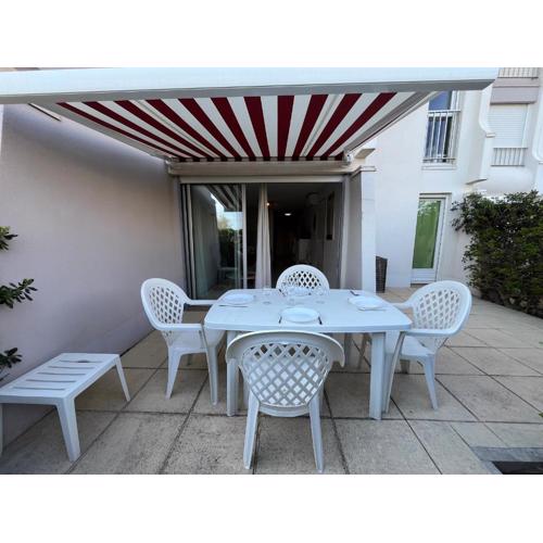 Appartement 2P cabine, face plage, clim, parking privatif - FR-1-338-609