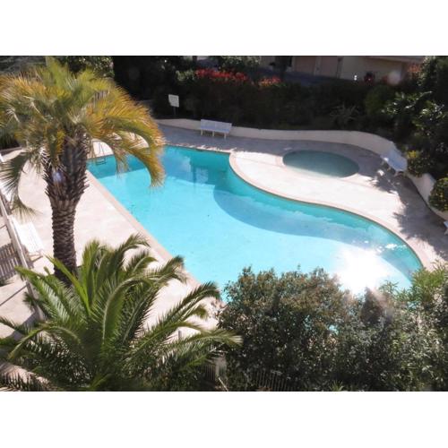 Appartement 2P refait à neuf avec clim et garage, piscine, proche commerces et plage à Sainte-Maxime - FR-1-780-21