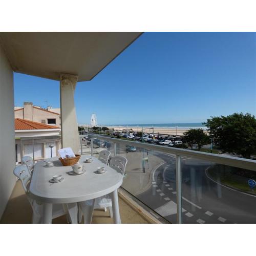 Appartement 3 chambres avec grand balcon et garage proche du casino - FR-1-323-260