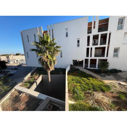 Appartement 3 pièces à Sète avec parking sécurisé - FR-1-338-600
