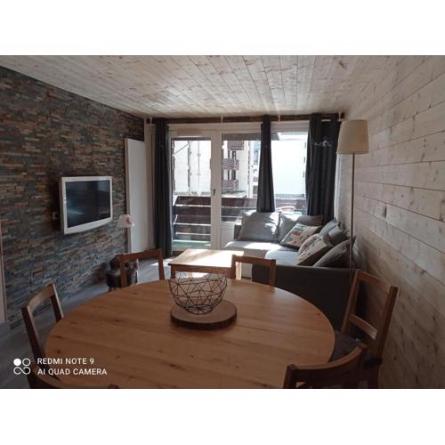 Appartement 3 pièces rénové, proche des pistes à Tignes - FR-1-449-60