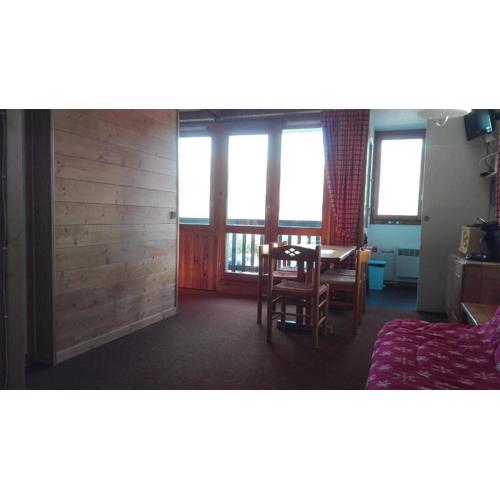Appartement 5 personnes 31 m2 une chambre à Montchavin, proche pistes, commerces, balcon avec vue montagne