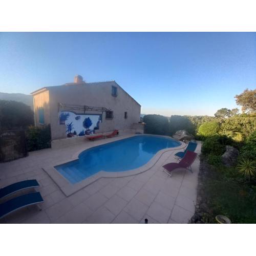 appartement 60 m2 climatisé 2 adultes max et 2 enfants piscine partagée
