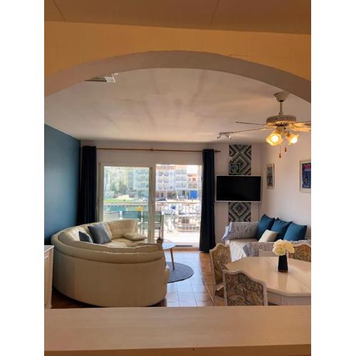 Appartement 80 m2,Port Rhodes D-2 chambres, terrasse panoramique, vue sur le canal principal d’Empuriabrava