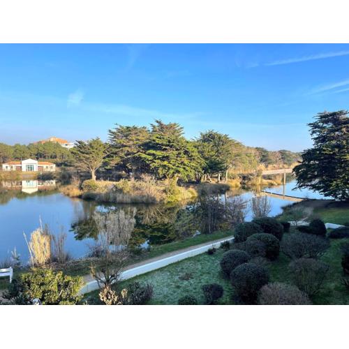 Appartement avec Mezzanine et Parking Privé - Proche Plage et Golf - FR-1-323-321