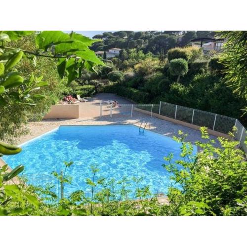 Appartement avec terrasse ensoleillée pour 6 personnes à Sainte-Maxime - FR-1-768-77