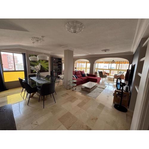 Appartement avec vue sur la mer et les montagnes 360 m de la plage
