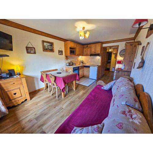 Appartement bien situé pour 4 avec cuisine, proche pistes et commerces - FR-1-452-245