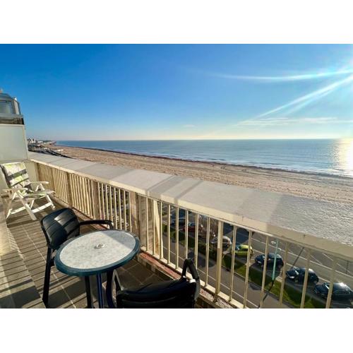 Appartement bord de mer avec balcon et parking - FR-1-652-47