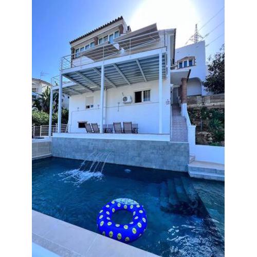 Appartement C dans une villa avec piscine chauffée & jacuzzi, chauffe en extra