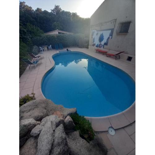 appartement climatisé 35 m2 pour 1 couple - piscine partagée -