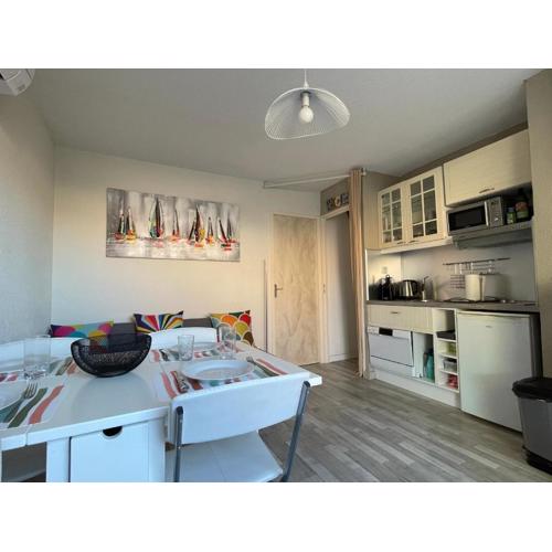 Appartement Climatisé à Sète – Terrasse, WIFI, Parking Privé, à 500m de la Plage - FR-1-338-546