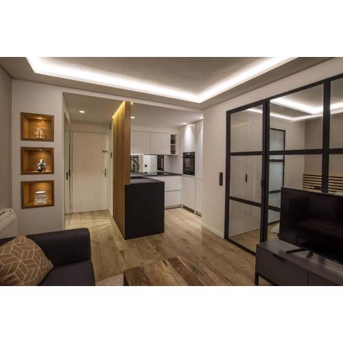 Appartement contemporain, balcon avec aperçu mer