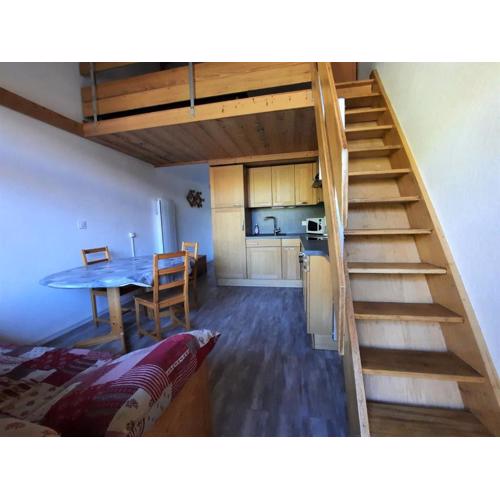 Appartement cosy à 50m des pistes, 2 pièces pour 6 personnes, balcon et services disponibles - FR-1-452-205