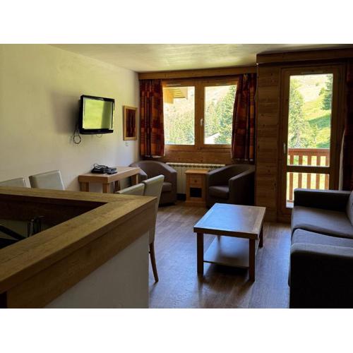 Appartement cosy avec accès direct aux pistes, espace bien-être et piscine chauffée - FR-1-181-2813