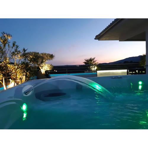 Appartement dernier étage avec spa privatif sur grande terrasse