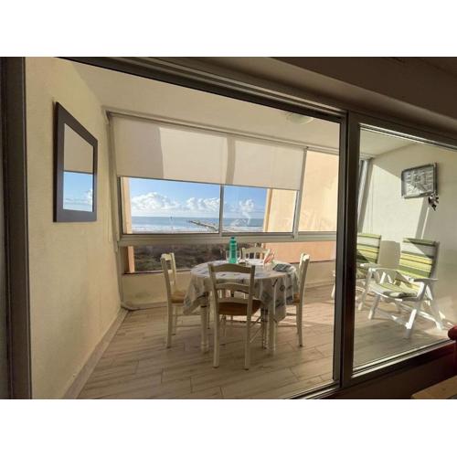 Appartement en bord de mer avec 2 chambres, balcon, parking et lave-vaisselle - FR-1-224C-243