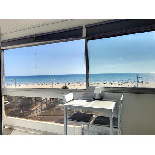 Appartement en bord de mer avec loggia, parking et Wi-Fi - FR-1-652-1